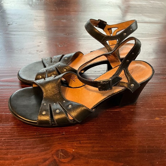 Clarks Sandals Womens Size 9.5M Black Leather Beaded Open‎ Strappy Block Heel - Picture 1 of 12